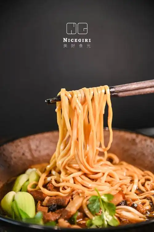红烧肉面|摄影|美食摄影|老五花wuhua - 原创作品 - 站酷 (zcool)