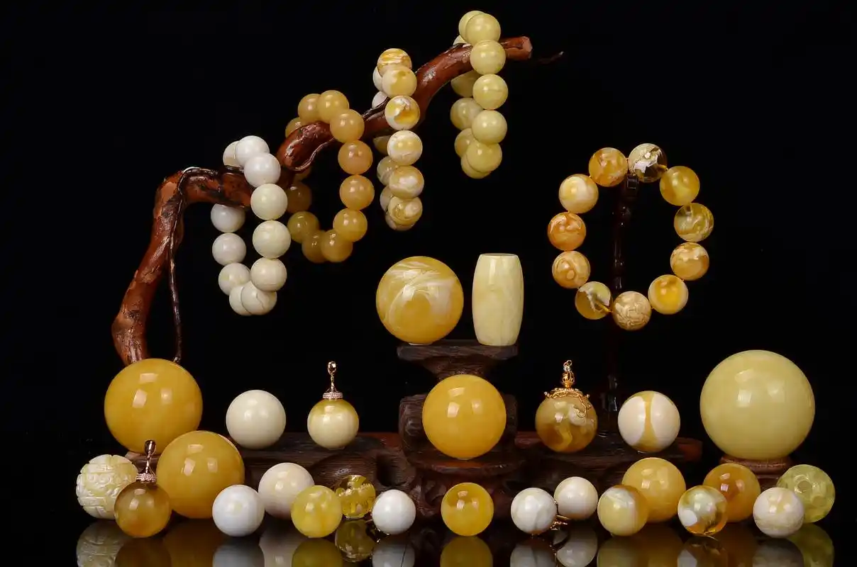 佩戴琥珀蜜蜡手串究竟有哪些保健功效