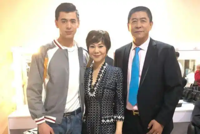 烟酒不离身的乒坛一姐57岁大龄与二婚老公很幸福儿子超帅气