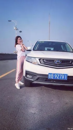 【青岛远景suv车友会】潇洒的拍,美女同事当车模