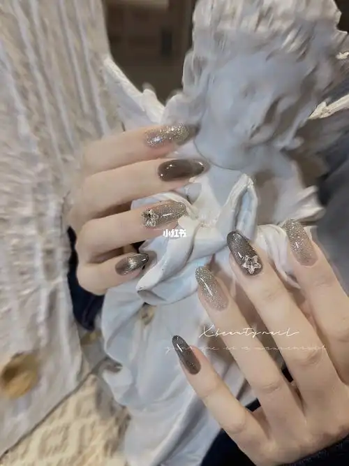 冷色系美甲搭配