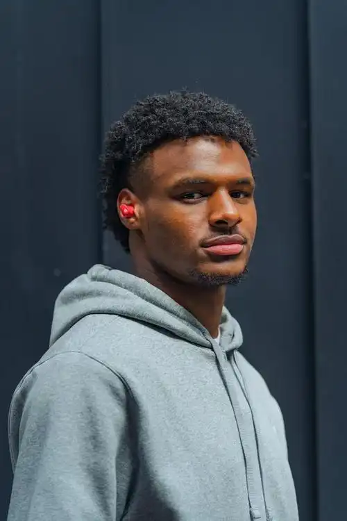 北京时间10月18日,布朗尼收获了人生第三份代言合同.