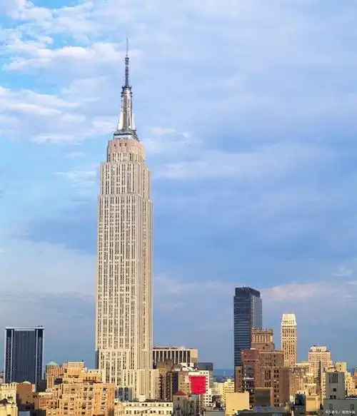 曼哈顿的建筑以其壮丽的外观和卓越的设计成为了当时的世界第一高楼