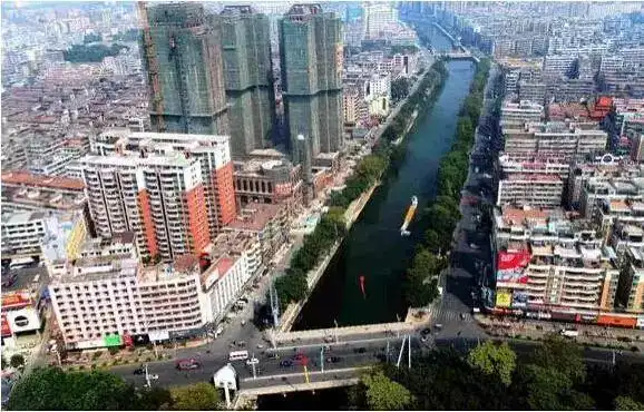 中华新城算是流沙最老的商业中心位于流沙新河旁虽然说它很老但是还