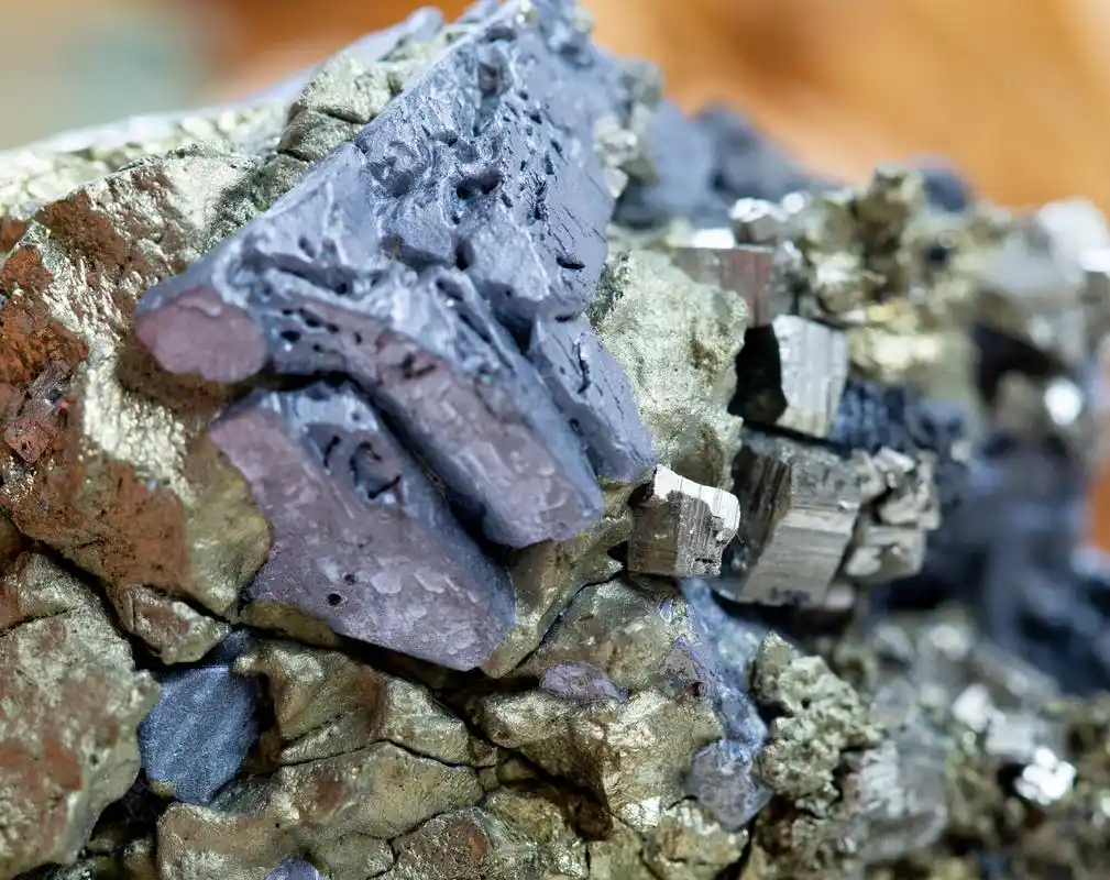 长期在那个环境工作,对健康无好处,随便干个啥活,也不要做污染和粉尘