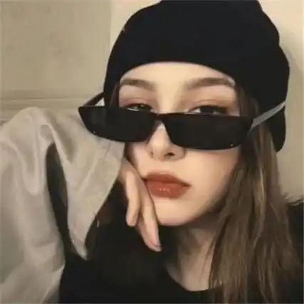 2022霸气高冷的背景图片真人女生 你已被我拉入黑名单请勿闯进我的