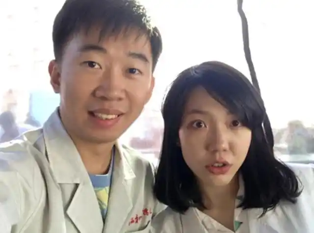 但接下来当小s好奇杨迪手机里有没有女朋友照片时,杨迪却说没有,哪有