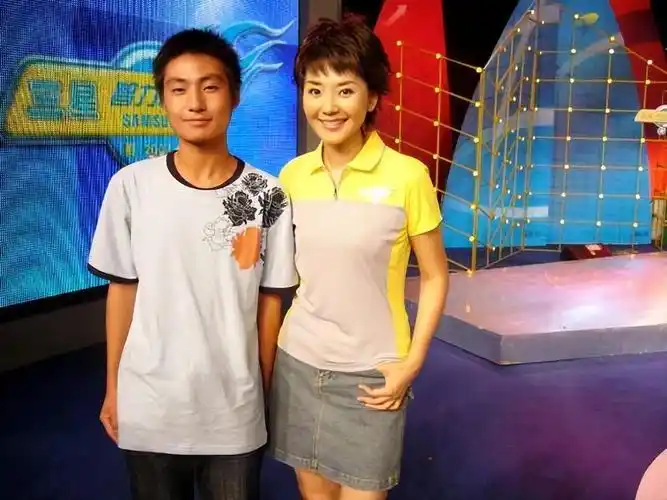 回顾方琼嫁大8岁副台长闪婚后为丈夫生儿子今活成人生赢家