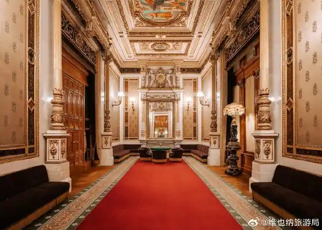 staatsoper)是维也纳环城大道上第一座主要建筑,新文艺复兴风格的歌剧