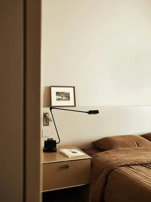 一直想拥有这种简洁好看易清洁能置物的床头