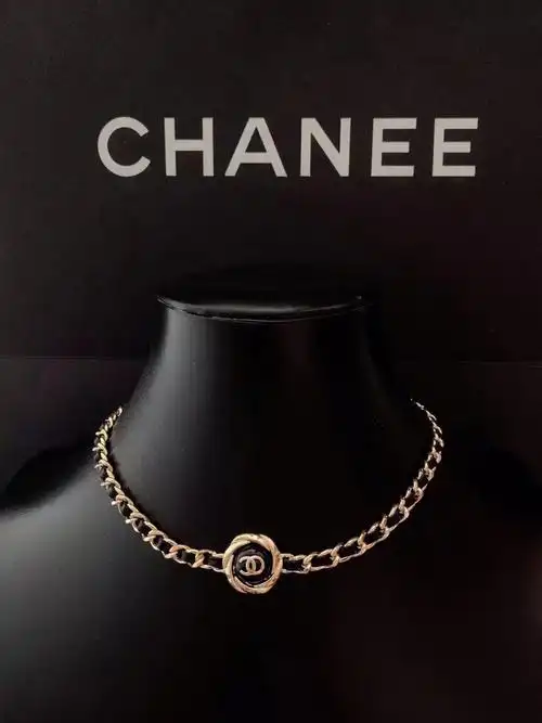 香奈儿黑金山茶花项链