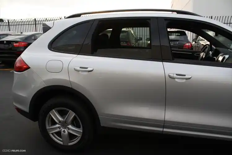 2012款美规凯宴亮银色金属漆