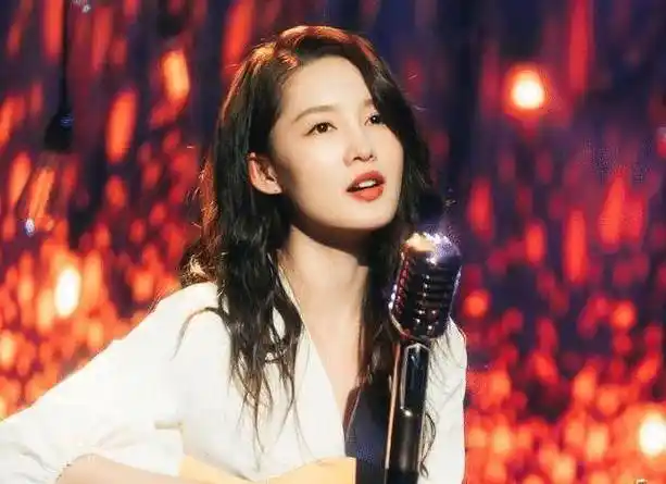 《温暖的抱抱》:这是李沁首部电影作品,为何会有这么高的收益_鲍抱