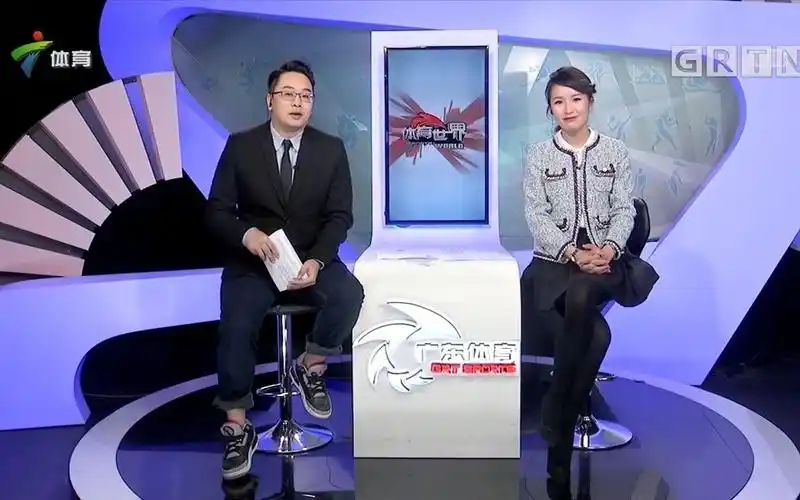 20181208周悦珊黑丝配黑色小短裙主持体育世界黑丝珊一如既往