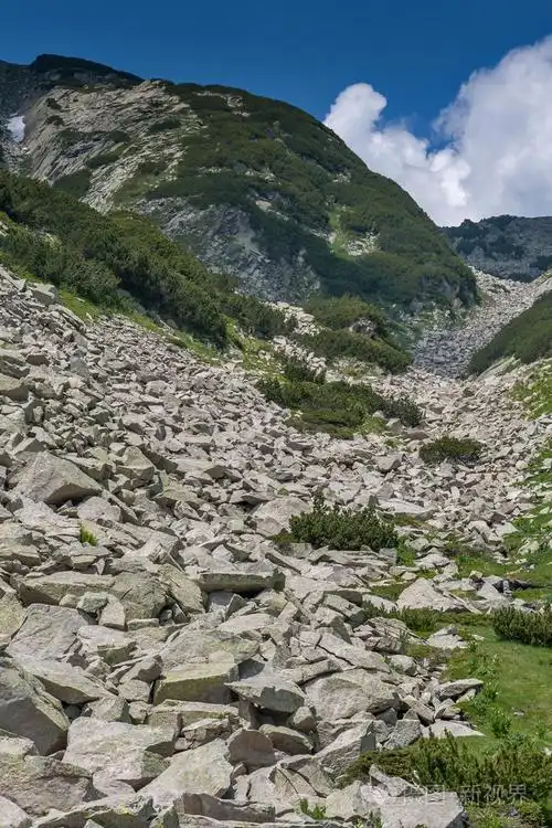 皮林山陡峭的山坡