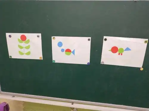 把正方形,圆形,三角形变成啦我们的"小花,小鱼,小鸡" 好棒啊