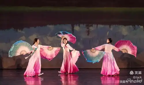 三人舞:朝鲜扇舞(美国陈进舞蹈学校2019民族舞展)