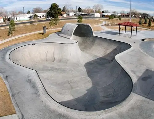 无聊时来的 也不是崇拜别人 也不是给别人打广告 滑板公园 小区的设计