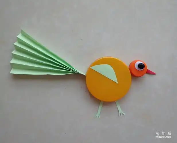 儿童简单手工拼贴画制作瓜果蔬菜创意拼贴画瓶盖小鸟的手工拼贴制作