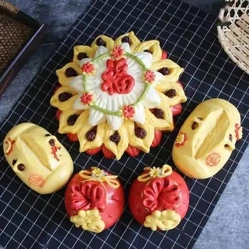 但是"饽饽"传到保定之后,所涵盖的面就比北京小了,它不包括糕点类.