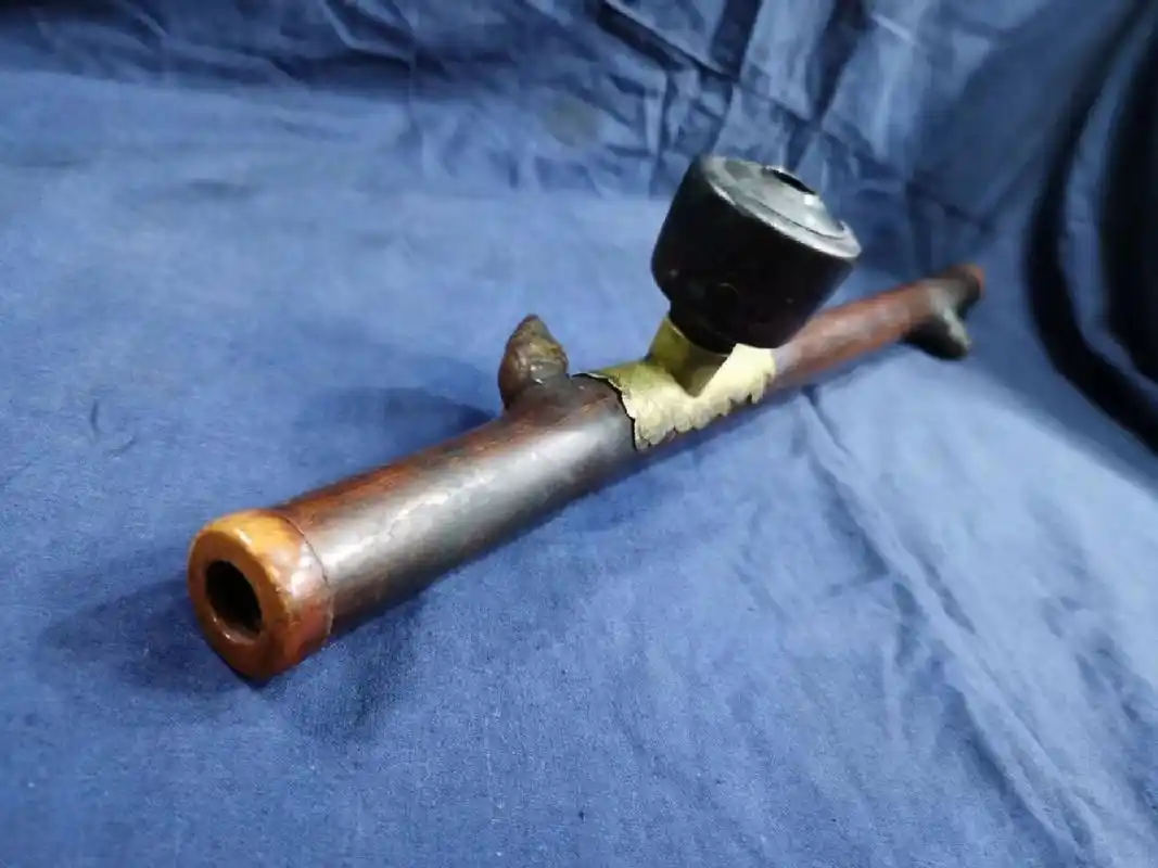 就算碰到了,价格也不底.现在仿品鸦片烟枪可是重灾区呀!