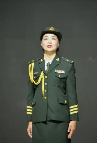 女声表演唱《军人本色》一铁子摄于20201024