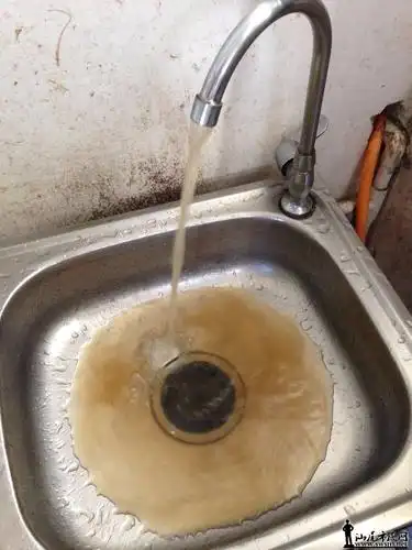 汕尾红海湾东洲坑自来水像水泥水,谁来处理?