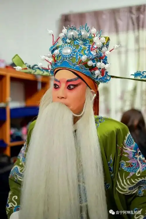 戏剧会宁县秦剧团戏剧演员幕后化妆百态