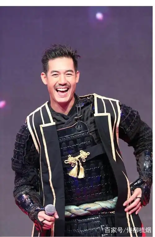 据泰国媒体报道,泰国人气明星,人气情侣贝拉bella和威哥weir被粉丝