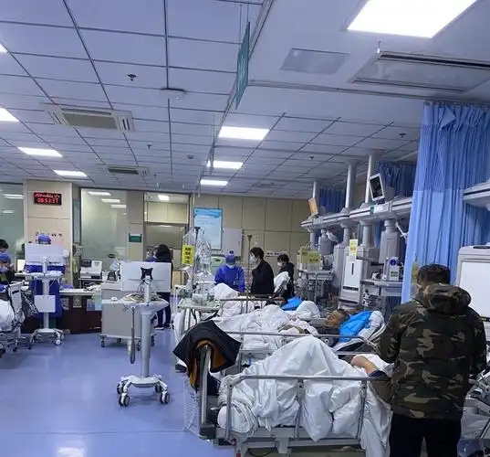 第一人民医院急诊室的春节——为健康守岁