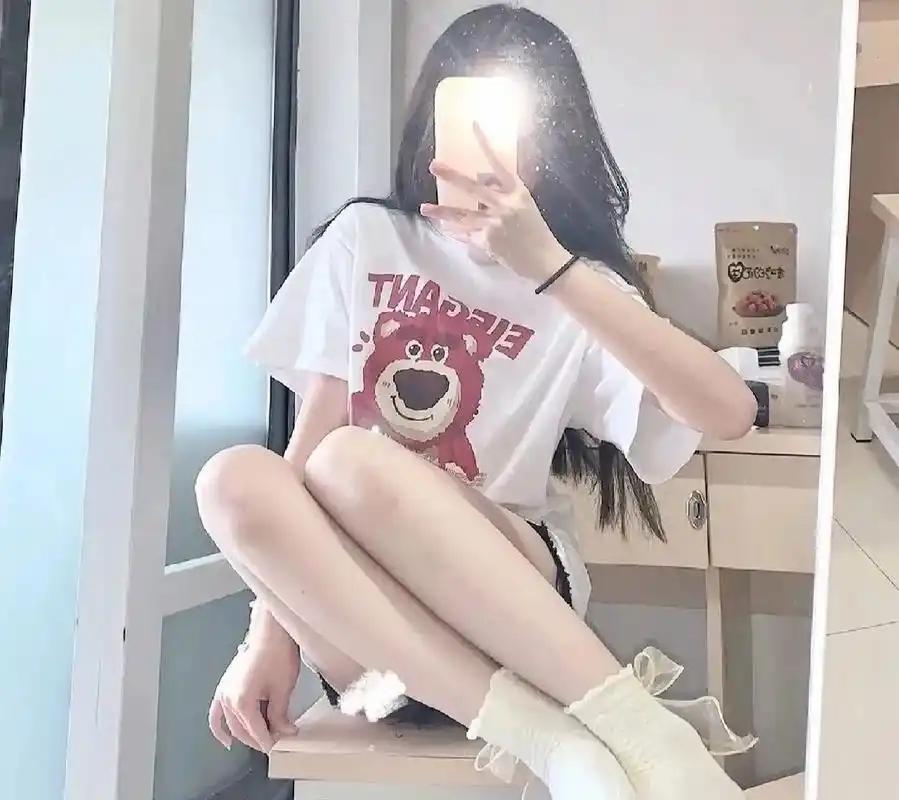 超好看的手机挡脸女生头像(1)