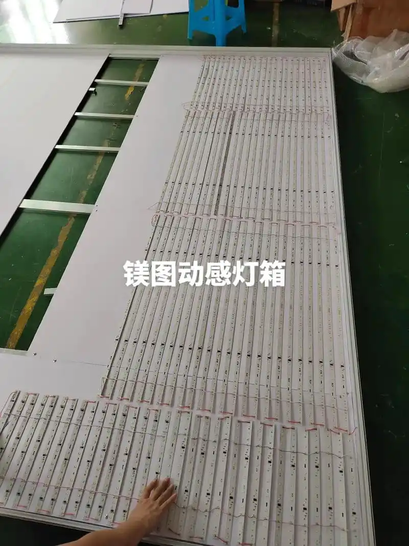 灯条款动感灯箱#大尺寸出效果#动感灯箱动画设计#专业人做专业 - 抖音