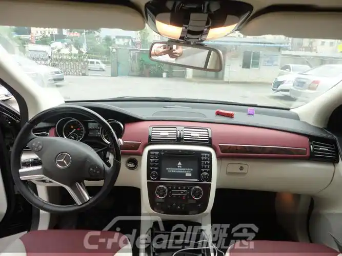 奔驰r300内饰改装 与时俱进的内饰效果