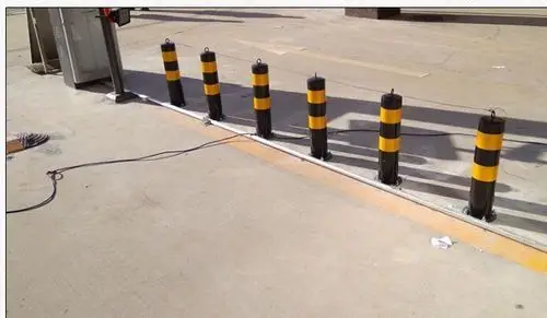 钢铁警示柱分道隔离桩防撞护栏柱铁立柱路障柱停车柱地桩钢管固定