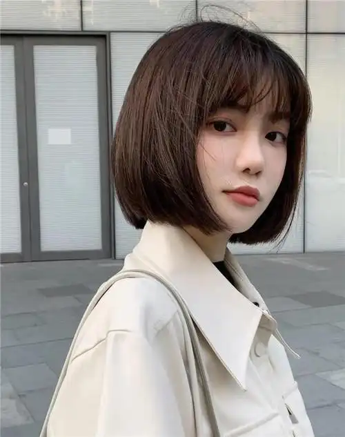 发型可不能瞎换建议女生多考虑这4种热门款洋气显脸小