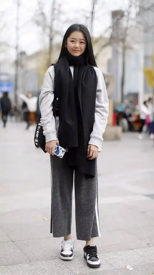 滚叔街拍12月11日可暖可凉的冬日他们这样穿明天双12做头发也买一送一