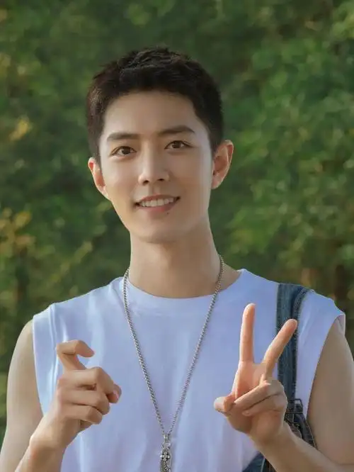 突然就沦陷了大龄追星女孩哈哈,和肖战同年出生同样血型从此刻开始,我