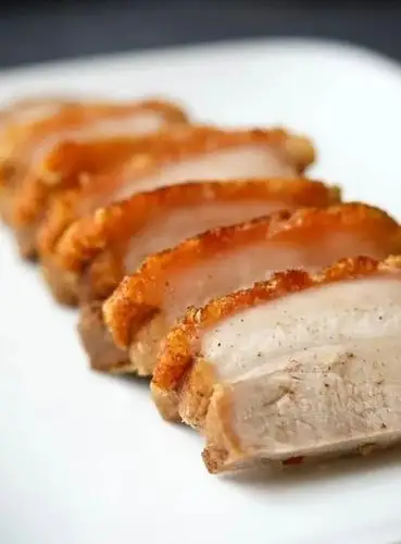 展开全部 今天跟大家分享广式烧肉制作过程,年关之际,快学起来把它端