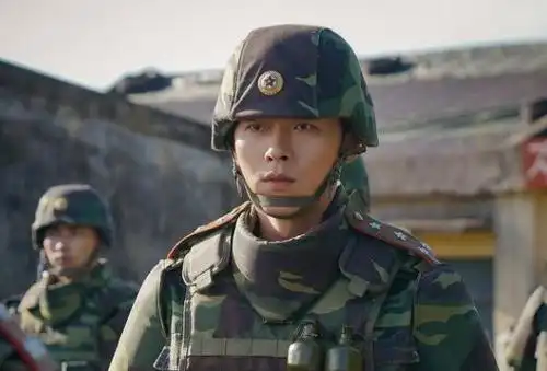 原创玄彬九年前军装照被曝光,帅气逼人不输当下,难怪主演新剧会爆火