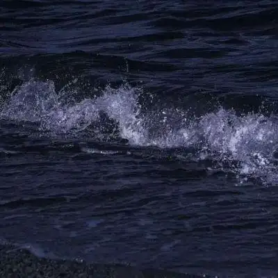 ins暗色系治愈图片朋友圈背景