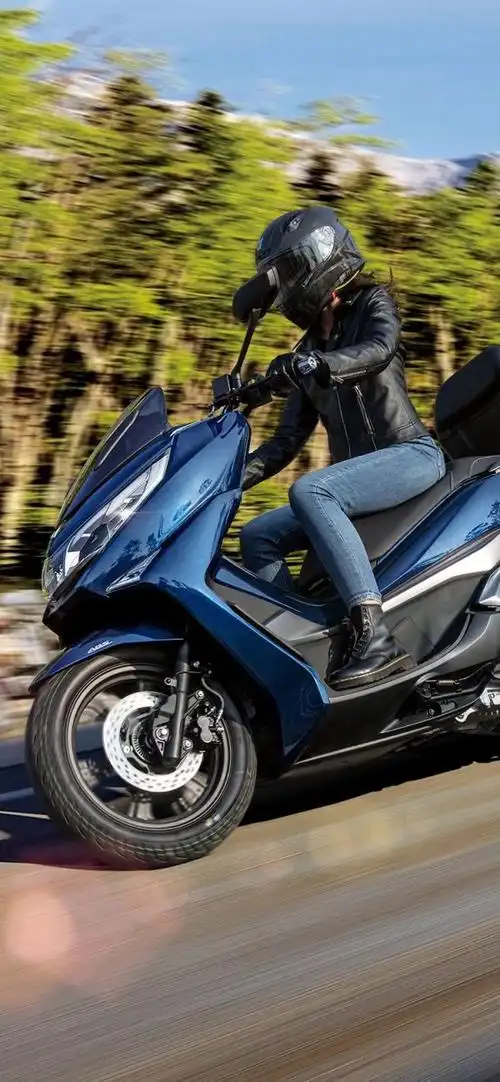 豪爵这款150水冷踏板摩托,整体表现让人满意.