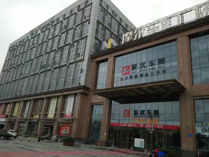 (出租) 武侯区地铁口 摩尔国际 武侯万达广场精装带隔间可注册诚租