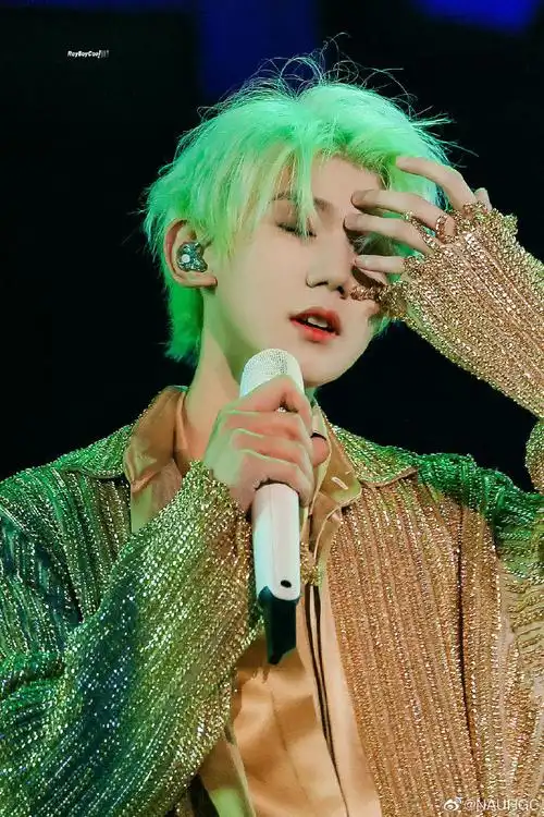 王源的绿发染发说明书##王源绿色染发教程