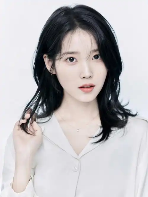 电影《掮客》演员李知恩高清图​