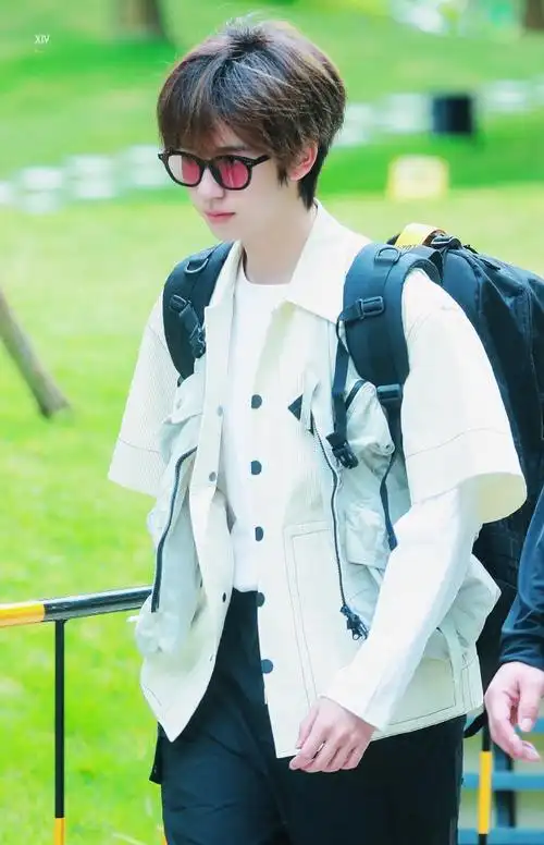 贺峻霖男大上岛##贺峻霖这是我的岛路透