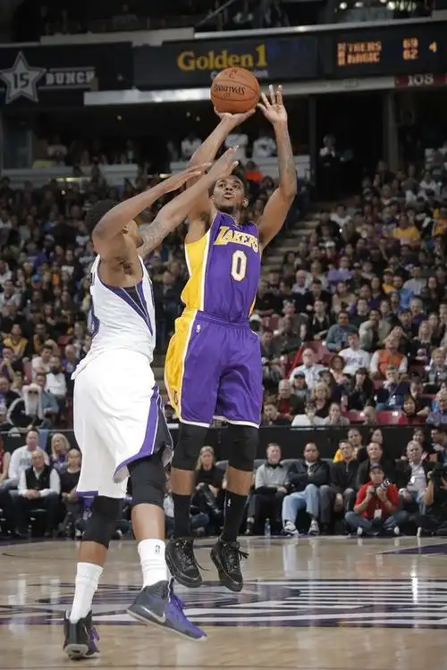 单打王轰26 5仍难救湖人 神奇打四分令盖伊挠头