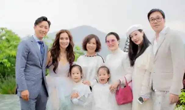 谭晶我这辈子做过正确的决定就是为科学家丈夫生一对双胞胎