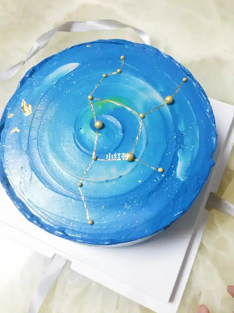 今年喜欢简约的蛋糕颜色的灵感来自于夜空图案就是简单的处女座啦喜欢