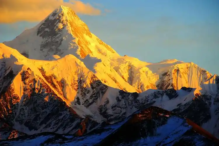 雪域高原上的圣山——贡嘎山