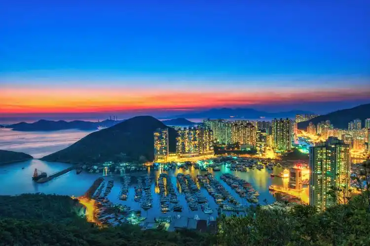 探索香港港岛南区海岸线美景